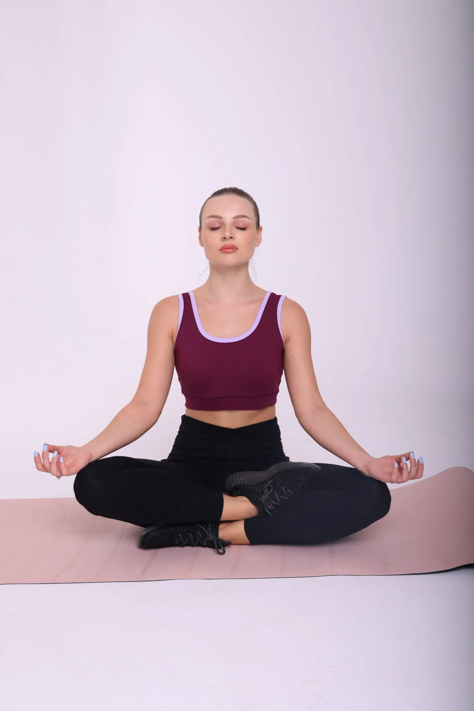 Essential Mid-Impact Sports Bra In Plum