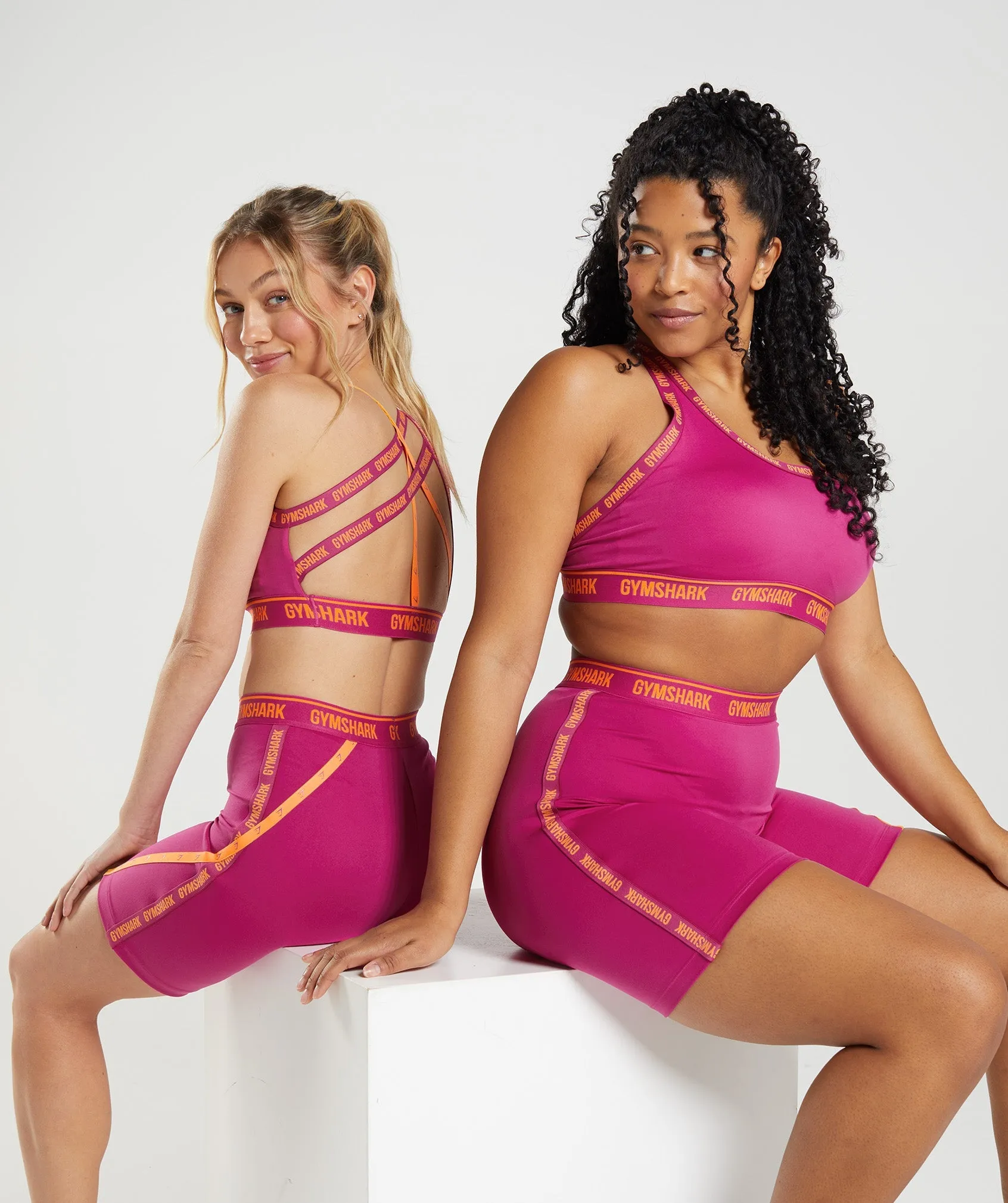 Gymshark Strike Sports Bra - Dragon Pink/Horizon Orange